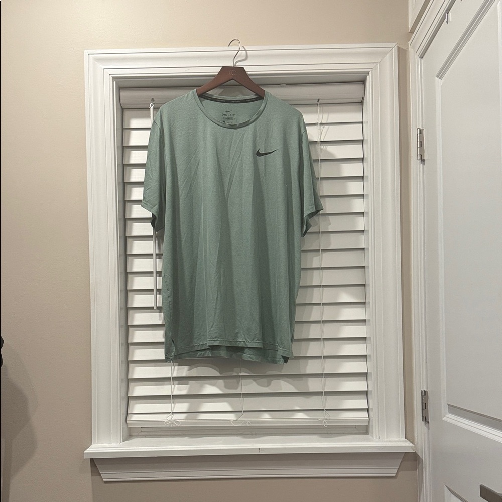 Nike Men's Sage Green Short Sleeve Tee
